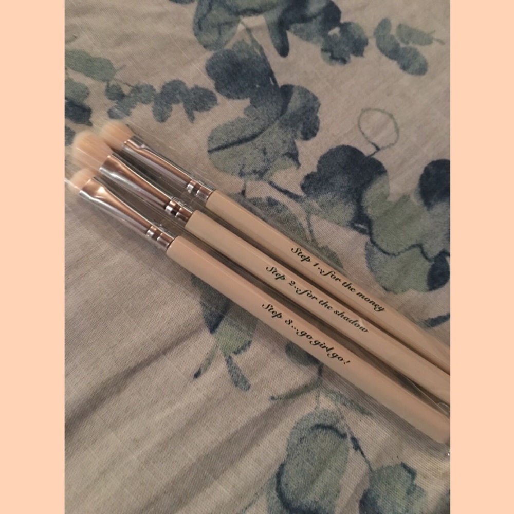 The vintage cosmetic co. “Smokey eye brush set”